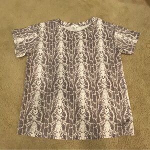 Socialite snakeskin print white and gray women’s size medium short sleeve